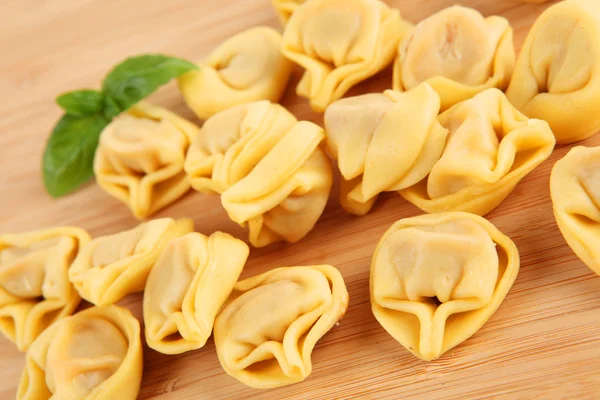 Unos cuantos Tortellini crudos —  Fotos de Stock