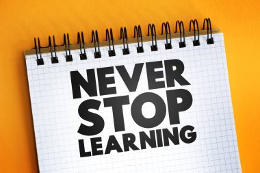 Not defterinde, konsept arka grubunda metin alıntısı öğrenmeyi asla bırakma