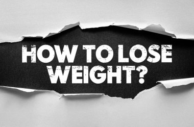 Kilo vermenin nasıl olduğunu mu? Yırtık kağıt arkaplan kavramı üzerine metin. Sağlıklı yaşam tarzı, vücut dönüşümü, beslenme, egzersiz ve kişisel gelişim temaları için motivasyonel uygunluk sorusu