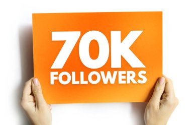 70 bin takipçi el yazısı, sosyal medya kilometre taşı konsepti, çevrimiçi topluluk, dijital büyüme veya İnternet popülerlik kutlamaları arka planı üzerindeki metni indirdi