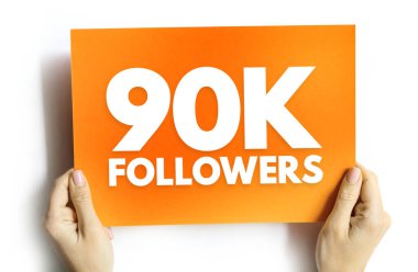 90 bin takipçiyi elinde kartla gönder. Etkilenen kilometre taşı kutlamaları, izleyici artışı, çevrimiçi başarı ve toplum takdiri konsepti