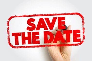 Tarih metnini kalın kırmızı pul biçiminde bir el yazısı ile işaretleyici kullanarak kaydet. Anımsatıcılar, olaylar, kutlama planlaması ve önemli gün duyuruları için görüntüyü kavra