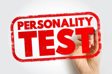 Kalıplaşmış KİŞIK TEST psikolojik değerlendirmeyi, karakter değerlendirmesini, davranışsal içgörü ve kişisel profil keşiflerini temsil eden bir el işareti ile kalın pullu harflerle gösterilmiştir.