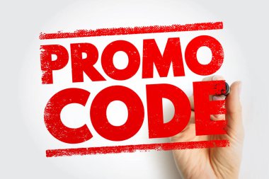 ProMO CODE, metni işaretleyen bir el ile kalın pul harfleriyle basıldı, indirimler, pazarlama teşvikleri ve satış kampanyaları, e-ticaret ve tanıtım mesajları için müşteri ilişkileri vurgulandı