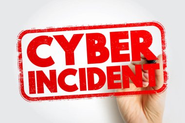 CYBER Olayı, güvenlik ihlalleri, dijital tehditler, bilişim uyarıları ve acil siber güvenlik müdahalesi durumlarını vurgulayan, bir el tarafından tutulan cesur ve sıkıntılı bir kırmızı damga olarak gösterildi