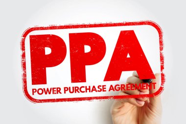 PPA Güç Satın Alma Anlaşması damgası bir el tarafından tutuldu, çerçevelenmiş şekildeki kalın sanayi harfleri, enerji sözleşmelerini, satın alma süreçlerini ve yapılandırılmış ticari düzenlemeleri temsil ediyor