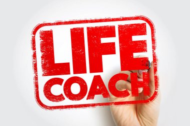 Şeffaf bir yüzeye elle yazılmış Yaşam Koçu damgası, kişisel gelişim rehberliği, motivasyon desteği, zihniyet eğitimi, kariyer danışmanlığı, büyüme stratejisi ve kişisel gelişim koçluğu kavramını temsil ediyor.