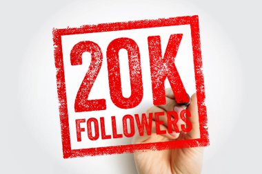 20 K KALANLIK koyu kırmızı dikdörtgen mühür sıkıntılı doku ve işareti çizen bir el. Sosyal medya büyüme mesajları, kilometre taşı kutlamaları, nüfuz artırıcı markalaşması veya çevrimiçi izleyici güncellemeleri için ideal