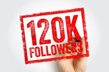 Seyirci güncellemeleri, platform büyüme kutlamaları, dijital başarı görselleri, nişan artırımları ve toplumsal genişleme için mükemmel bir sosyal dönüm noktasını temsil eden, bir el tarafından tutulan koyu dokulu kırmızı pul.