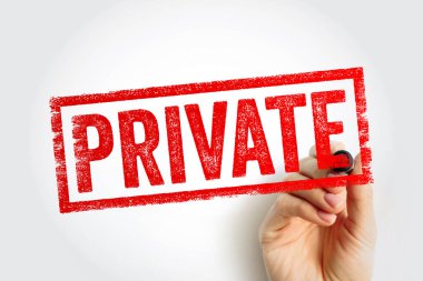 Kalın blok biçiminde gösterilen özellik damgası, bir işaretleyici ile tutulan, gizlilik vurgulanan ve dokümanlar, depolama alanları, veri koruma görselleri ve güvenlik bildirimleri için kısıtlı erişim