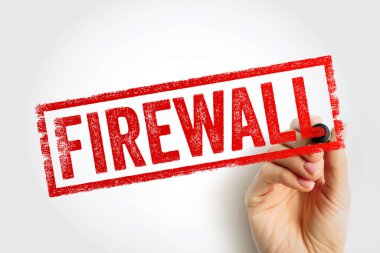 Firewall damgalı metin elle tutuluyor. Ağ koruması kavramı, sistem savunması, siber güvenlik bariyeri, erişim kontrolü, veri güvenliği, dijital tehdit önleme mesajı