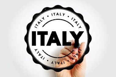 Kalın tipografi ile italik pul kavramı dairesel mühür içinde ülke adını gösteren, onay işareti oluşturan el yazısı, orijini, kalitesi, sertifikası veya orijinalliği için resmi amblem biçimi grafiği