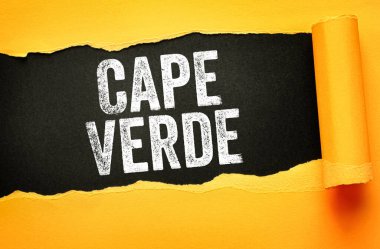 Kaba doku ve güçlü tipografi, seyahat markalaşması için yaratıcı konsept, turizm tanıtımı, coğrafi kimlik, editoryal tasarım, görsel hikaye anlatımı ile yırtık kağıt arkaplan yoluyla gösterilen metin