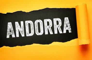 Yırtık kağıt yüzeyin altında gösterilen Andorra metni dokulu kenarları ve güçlü tipografisi, ulusal kimlik için yaratıcı seyahat konsepti, turizm tanıtımı, coğrafi tema, editoryal manşetler, modern grafik tasarımı