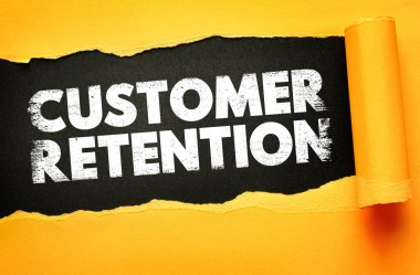 Yırtık kâğıtlar vasıtasıyla ortaya çıkan CUSTOMER geri çekilme metni. Ticari sadakat, pazarlama stratejisi, müşteri memnuniyeti ve yaratıcı kağıt yırtılması tarzında kurumsal büyüme kavramı