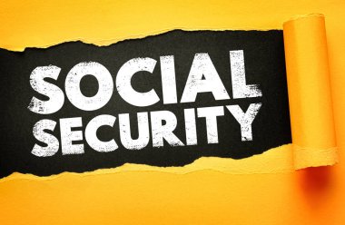 SOSYAL GÜVENLİK Kağıtların arasında beliren metin. Devlet yardımları, emeklilik planlaması, mali güvenlik, sigorta ve kamu refahı kavramı