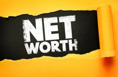 Yırtılan bir kağıdın içinden çıkan NET WorTH metni. Yatırım ve bankacılık pazarlama materyalleri için finansal okur yazarlık, zenginlik yönetimi ve kişisel varlık değerleme kavramı