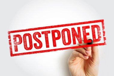 Bir el tarafından tutulan kauçuk pullu bir metin. Proje yönetimi güncellemeleri ve faaliyetlerin veya atamaların geçici olarak askıya alınması, program değişiklikleri, gecikmiş olaylar kavramı