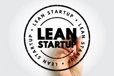 Lean Startup damgası ve el yazısı. İşletme geliştirme metodolojisi yinelenen sürümlere odaklanma, onaylanmış öğrenme, yenilik ve girişimcilik yönetim sistemleri