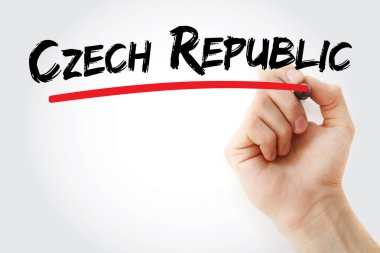 Çek Cumhuriyeti metni cam levhada işaret kullanarak erkek eliyle yazılmış. Konsept seyahat planlaması, uluslararası ticaret, coğrafya eğitimi ve Avrupa turizm pazarlamasını temsil etmektedir.