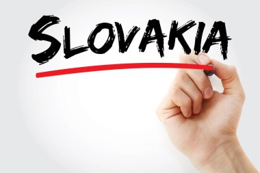 Slovakya metni ekranda elle yazılmış. Denize kıyısı olmayan Orta Avrupa ülkesi, dramatik Tatra Dağları, ortaçağ kaleleri ve tarihi Bratislava kenti ile tanınıyor..