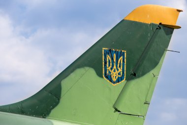 Eski boyalı Ukraynalı trident