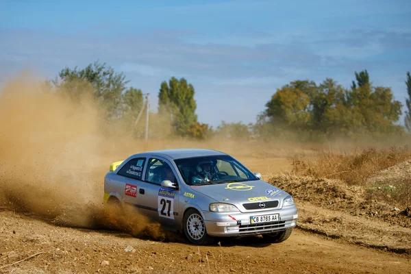 Rally auto in beweging — Stockfoto