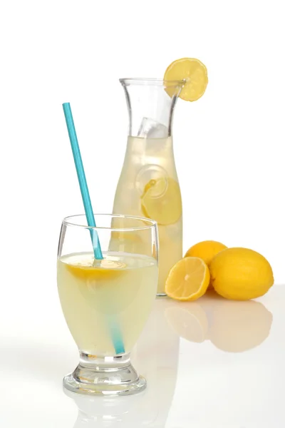 Limonada fresca con paja — Foto de Stock