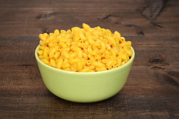 Bowl of macaroni and cheese — Stock Photo, Image