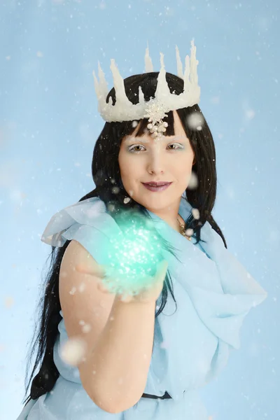 Ice queen with ball of energy — Stock Photo, Image