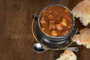 Üstten Görünüm rustik sığır eti güveç