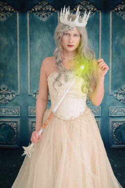 buz kraliçesi yapma sihirli değnek ile