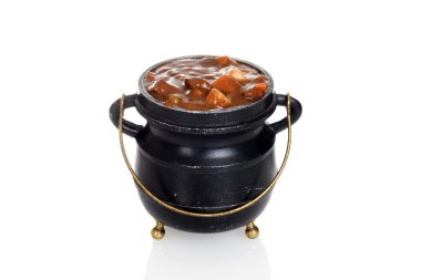 eski küçük kazanda sığır eti güveç