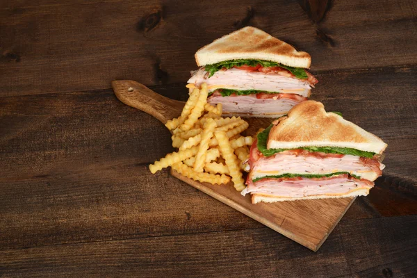 Widok z góry tosty kurczaka club sandwich — Zdjęcie stockowe