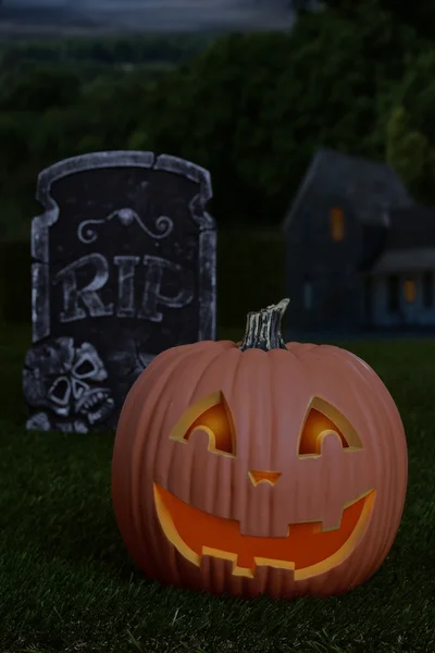 Nighttime Halloween pumpkin — Stock Photo, Image