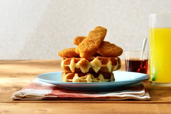 Close Tiras Concurso Frango Com Waffles Belgas — Fotografia de Stock