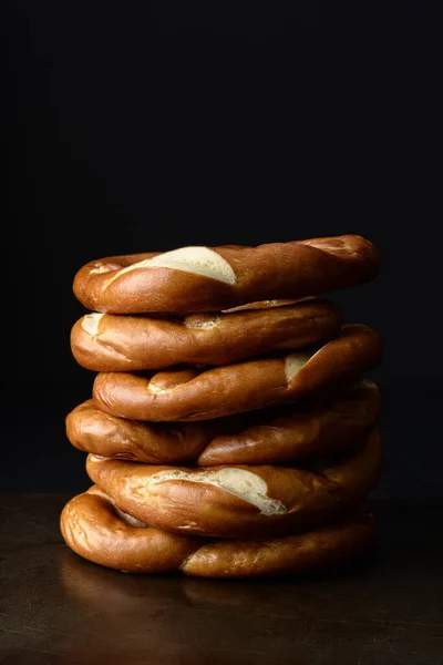 Stapel Zelfgemaakte Zachte Gebakken Pretzels — Stockfoto