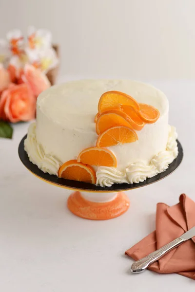 Vanille Orange Kuchen Mit Weißem Zuckerguss — Stockfoto