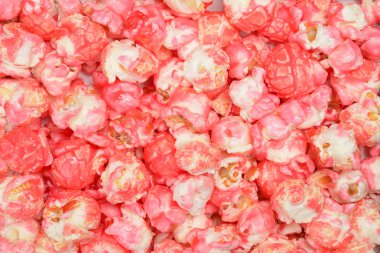 Pembe şeker patlamış mısır
