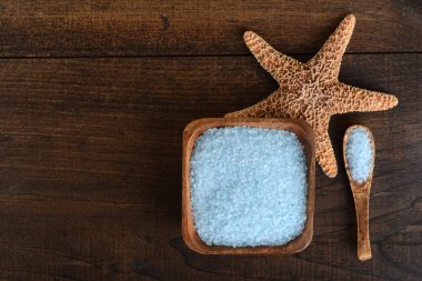 Deniz yıldızı ile mavi banyo tuzları