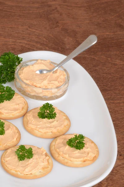 Crackers salmon pate and parsley on plate — Stock Photo, Image