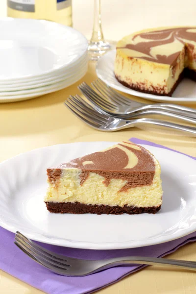 Chocolade swirl cheesecake — Stockfoto