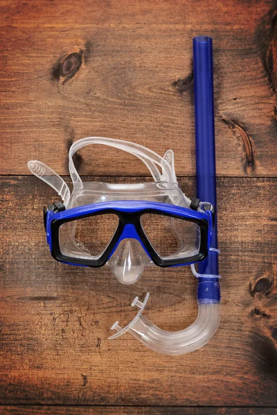 Máscara de mergulho e snorkel em madeira — Fotografia de Stock