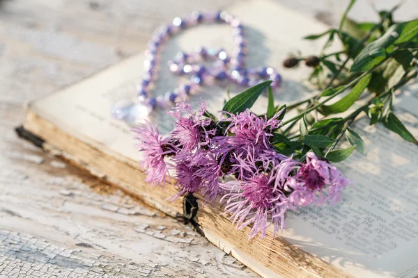 Book with flower — Stock Photo, Image