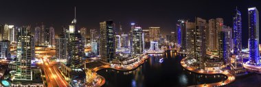 Gece Dubai Marina 'sı