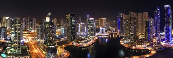 Dubai Marina à noite — Fotografia de Stock