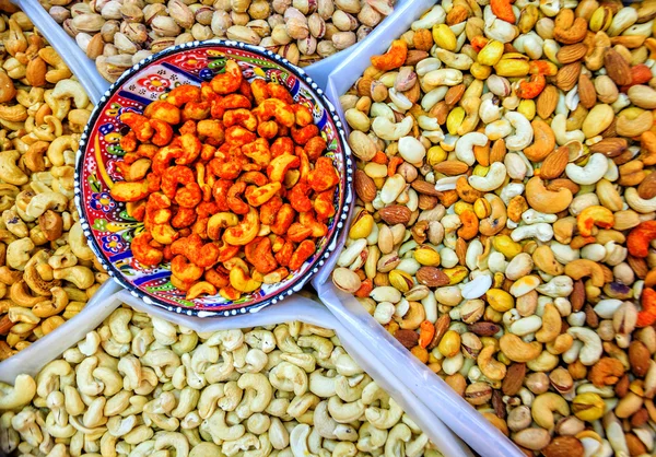 Nüsse auf dem Markt — Stockfoto