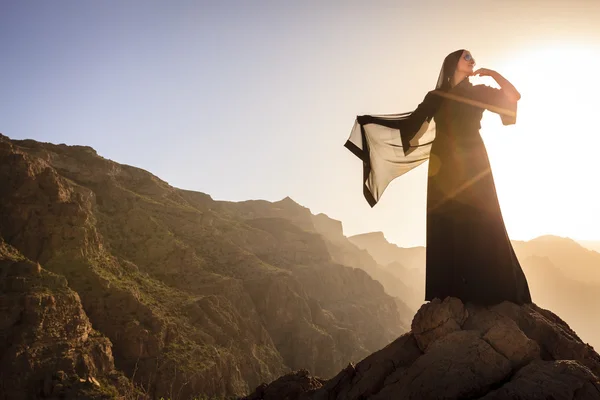 Omani donna in montagna — Foto Stock