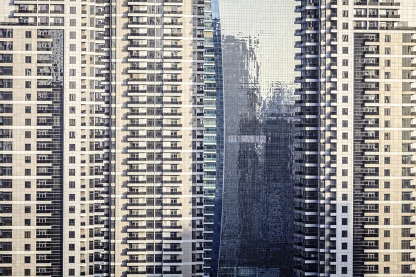 Fönstren i skyskrapa byggnader — Stockfoto