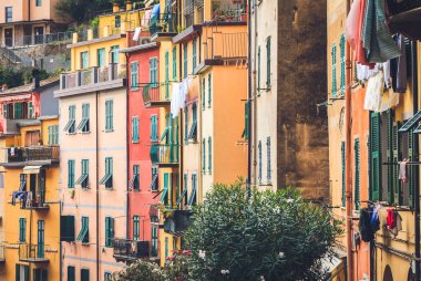 İtalya 'nın Riomaggiore köyündeki geleneksel evler